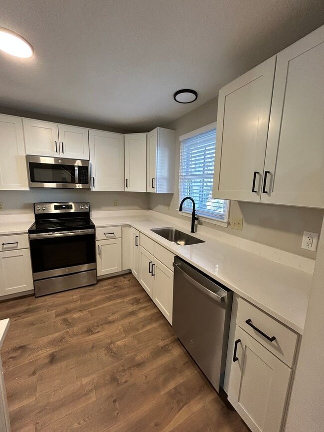 Building Photo - 6528 Thetford Ct