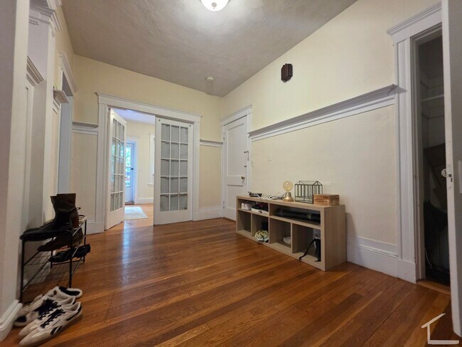 Foto del edificio - Spacious Modern Brookline 3 Bed Unit Available 9/1/26