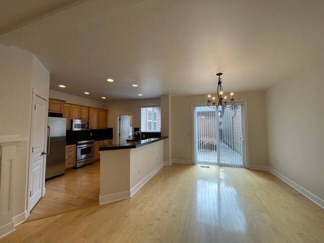 Foto del edificio - Beautiful Townhome in The Bluffs at the Old Mill District