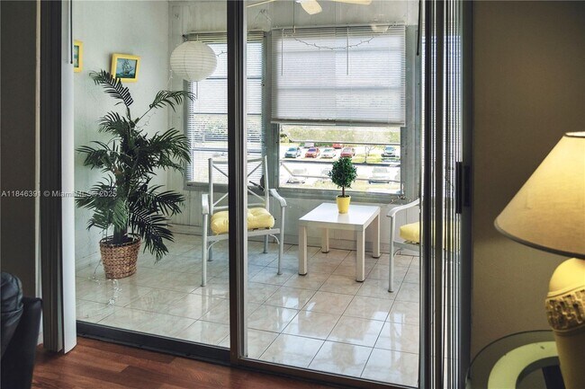 Foto del edificio - 7300 NW 17th St