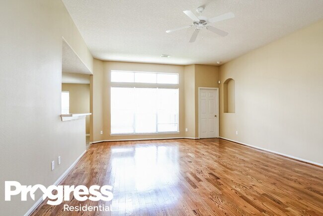 Foto del edificio - 4247 Old Arbor Way