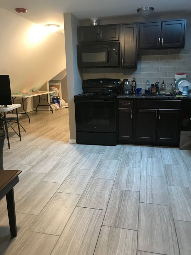 Building Photo - 1335 Hill St