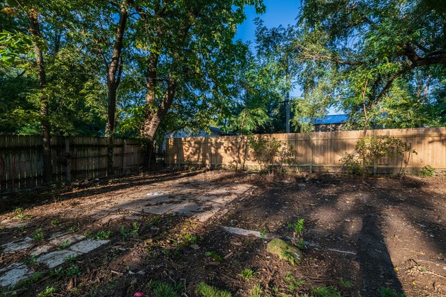 Building Photo - 1329 N Wellington Pl