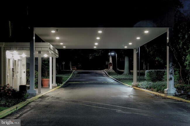 Foto del edificio - 8315 N Brook Ln