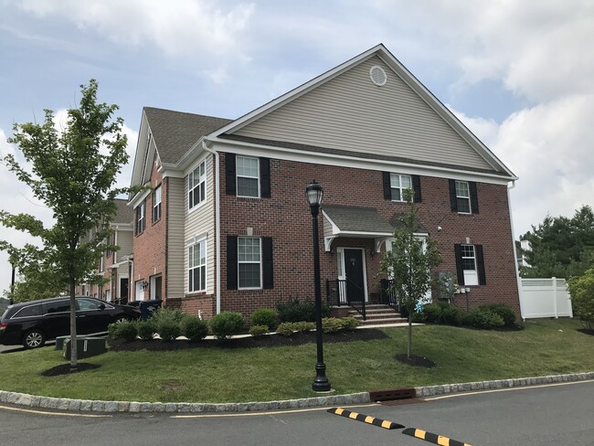 Building Photo - 2315 Berkshire Ln