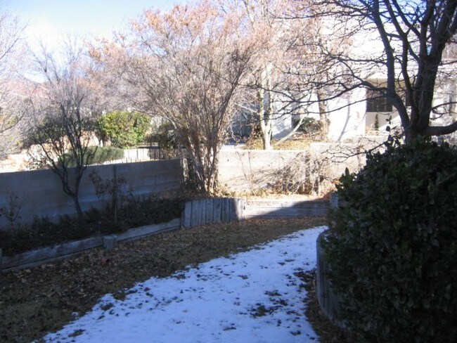 Building Photo - 1225 Sierra Larga Dr NE