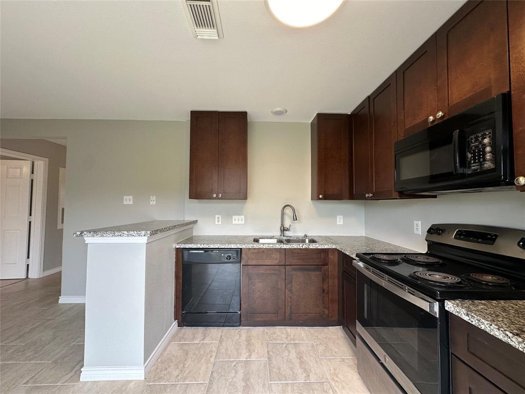 Foto principal - 7734 Ellis Dr