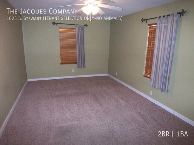 Foto del edificio - 1025 S Stewart Ave