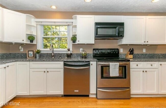 Building Photo - 4 br, 3 bath House - 455 Hillfield Rd