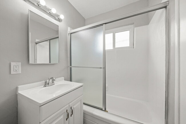 Building Photo - 835-845 Glenway Dr.