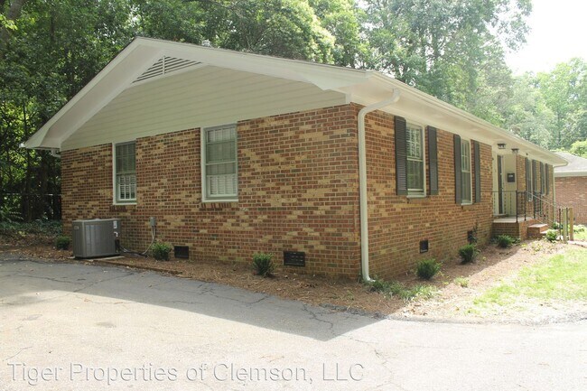 Building Photo - 106 Strode Cir