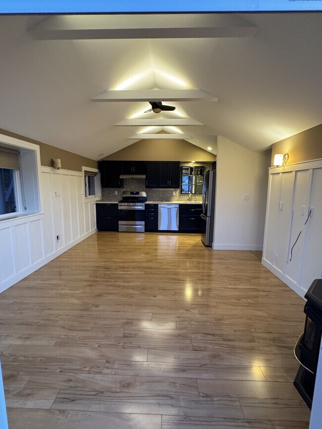 Foto del edificio - 5831 Ward Ave NE