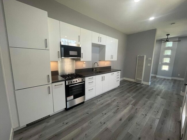 Building Photo - 6218 Cowles Mountain Blvd