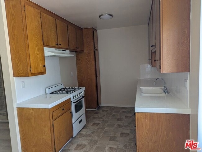 Building Photo - 1365 Orange Grove Ave