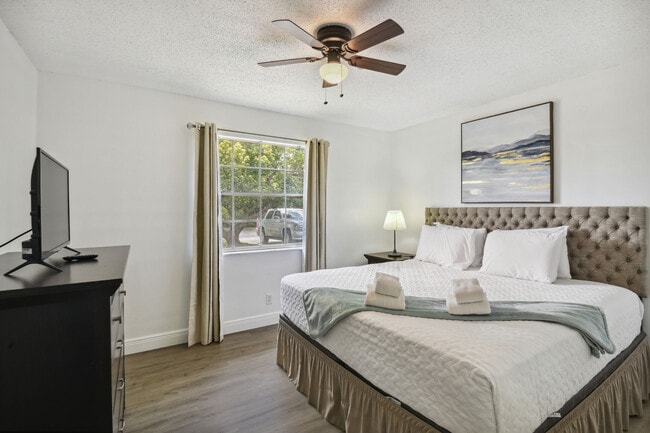 Building Photo - 811 W Magnolia St