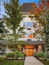 Building Photo - 450 Yonge St Building Photo - 450 Yonge St