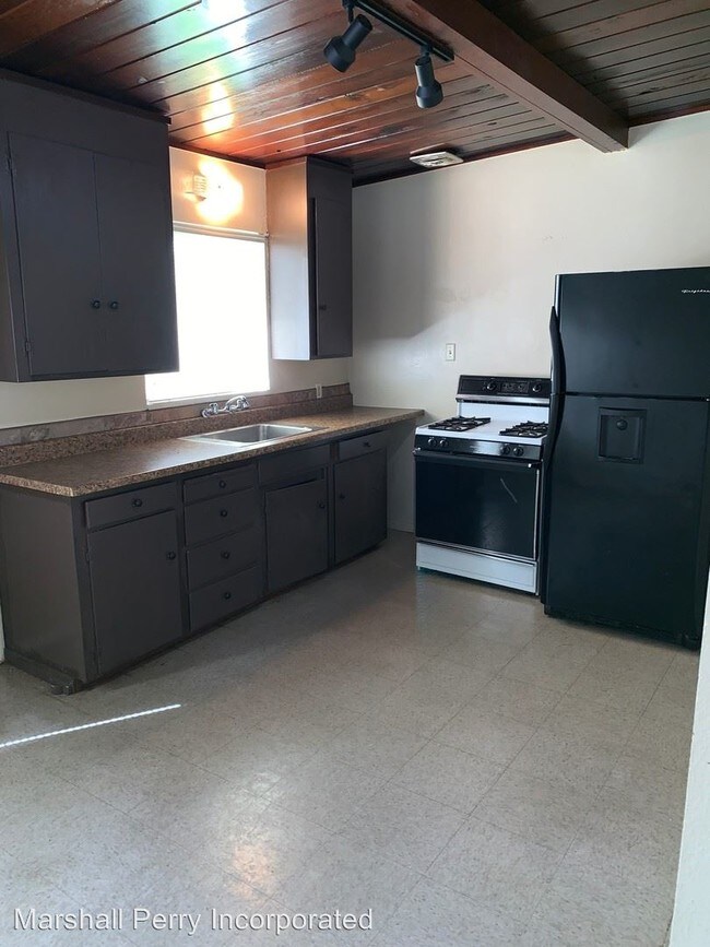 Building Photo - 1 br, 1 bath Apartment - 1326 Leonard Ave. #4