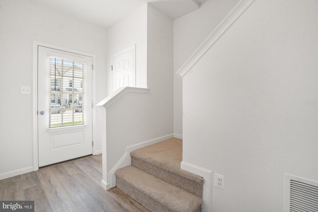 Building Photo - 1318 Pedigree St