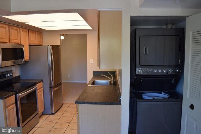 Building Photo - 10223 Valentino Dr