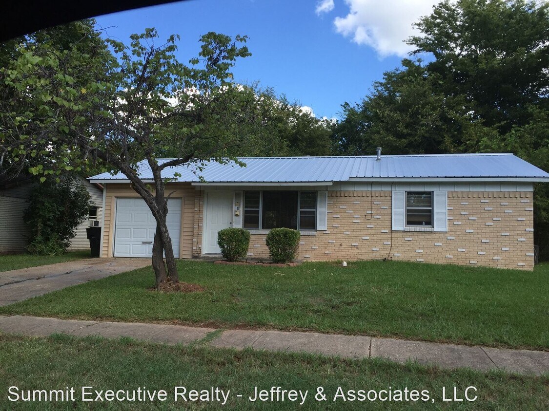 Primary Photo - 2 br, 1 bath House - 2826 Rebel Dr.