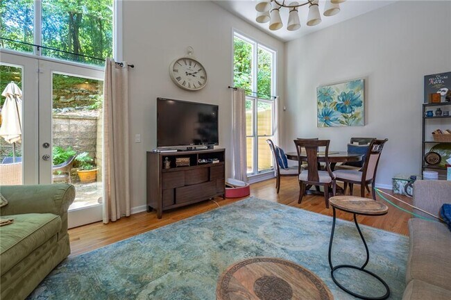 Foto del edificio - 1421 Hillpine Ln NE