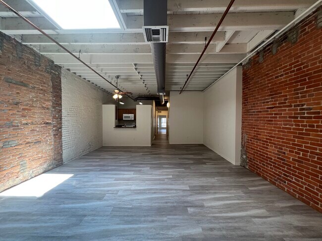 Foto del edificio - 215 S 4th Ave