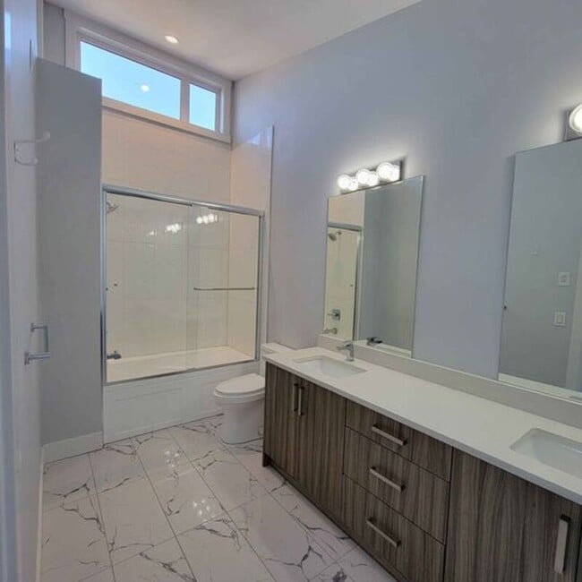 Photo du bâtiment - 250 Nickel Rd