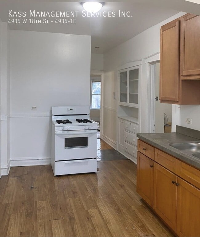 Building Photo - 4935 W 18th St