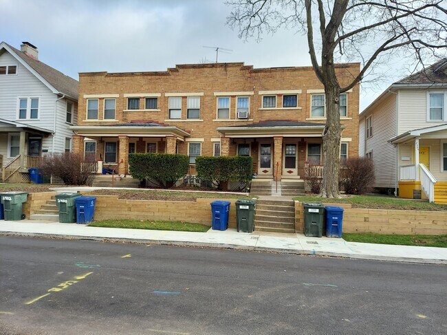 Foto del edificio - 2398 Indiana Ave