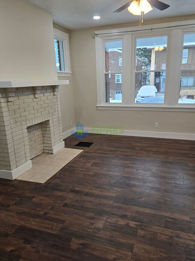 Foto del edificio - Newly renovated Beechview Home with Bonus Room walking distance to the T