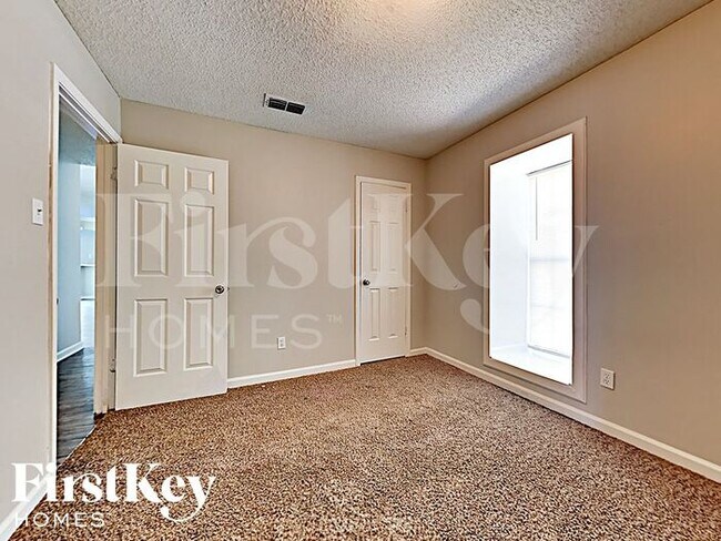 Building Photo - 5961 Wedgewood Cove