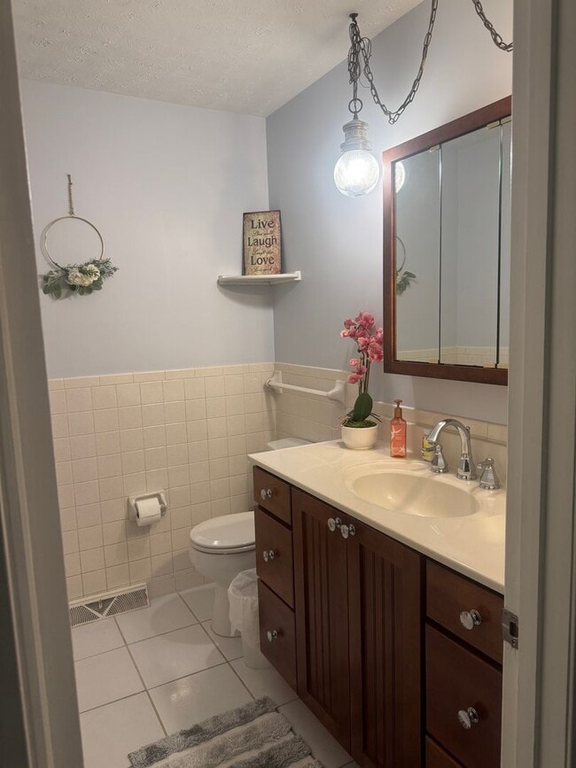 Building Photo - Knoxville 37923 - Fully furnished 1 bedroo...