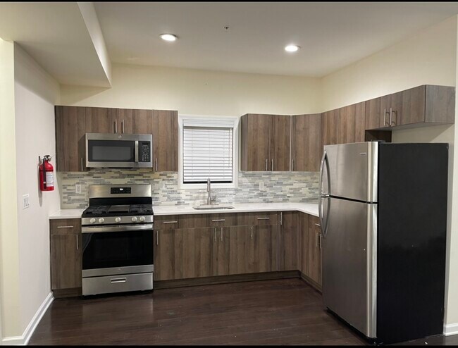 Kitchen - 150 Lawrence St