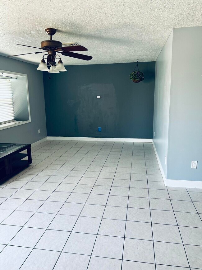 Foto del edificio - 274 NE Brunson Ct