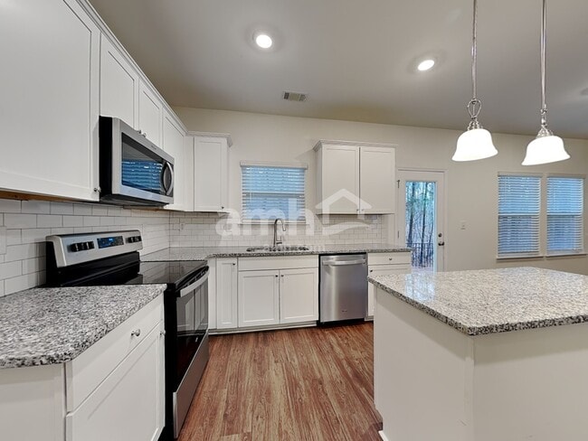 Building Photo - 529 Camp dr