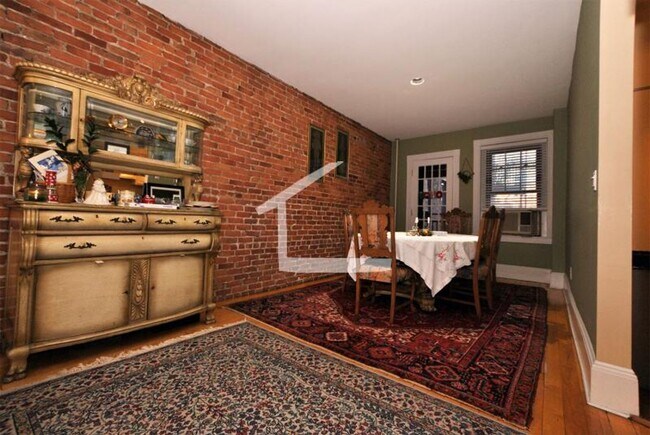 Building Photo - Fantastic Packards Corner Apt (No Undergrads, sorry!) w Laundry in Unit!  Exposed Brick, Ht and H...