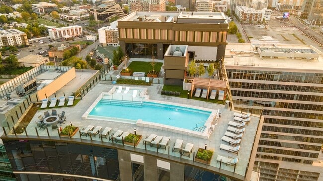 Building Photo - Welcome to your new home! Luxury 1BE1BA condo at the Pullman Gulch Union in the center of Nashvil...