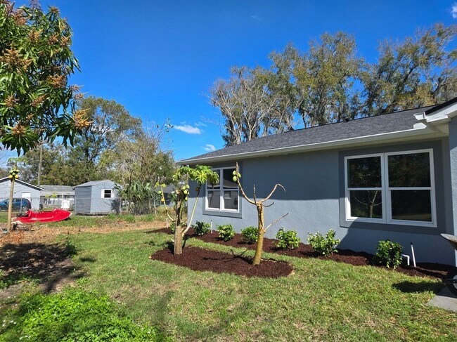 Building Photo - 1740 Magnolia St