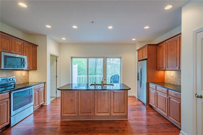 Building Photo - 848 Highpointe Cir