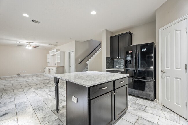 Building Photo - 6605 Fallen Breeze Ln