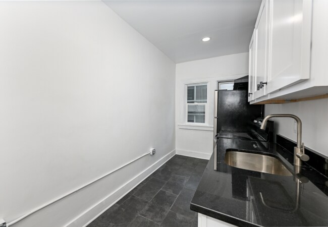 Foto del edificio - 1384 W 83rd St