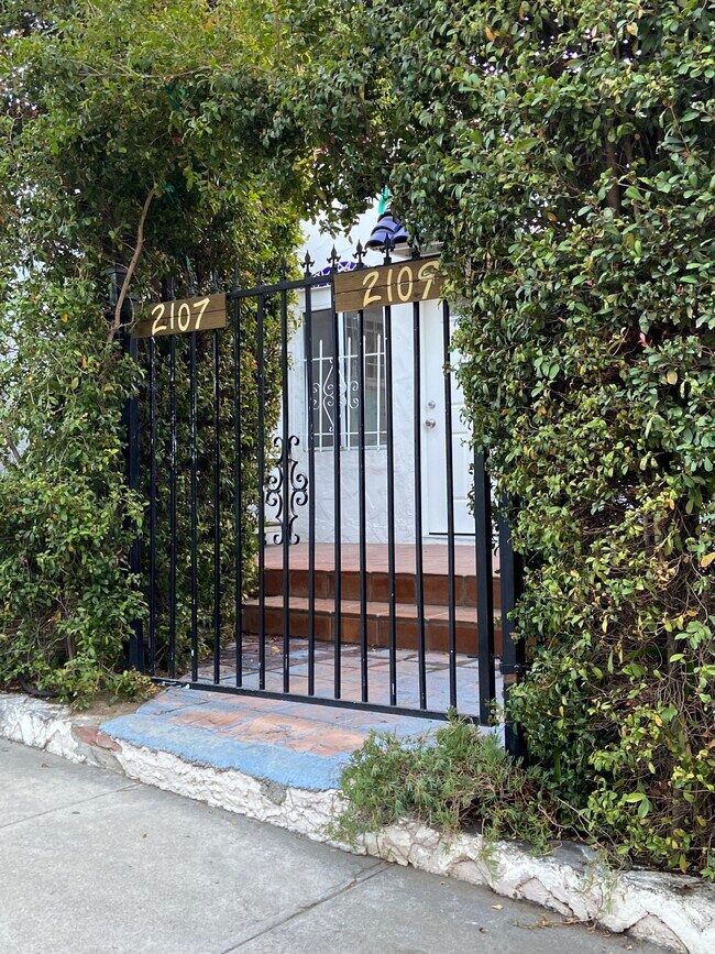 Welcome to Vine Apartments! - 2107 Vine St