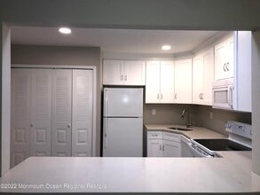 Building Photo - 128 Amberly Dr