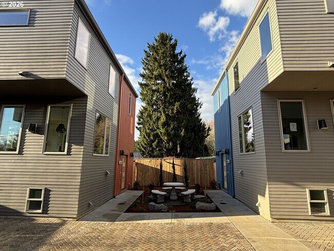 Building Photo - BRAND NEW stylish and modern Mt. Tabor stunner! Pre-lease now for June 19th!
