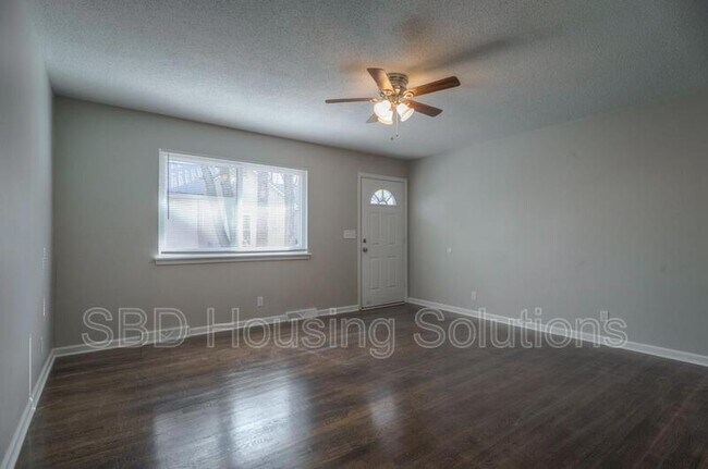 Building Photo - 5711 NE 52nd St