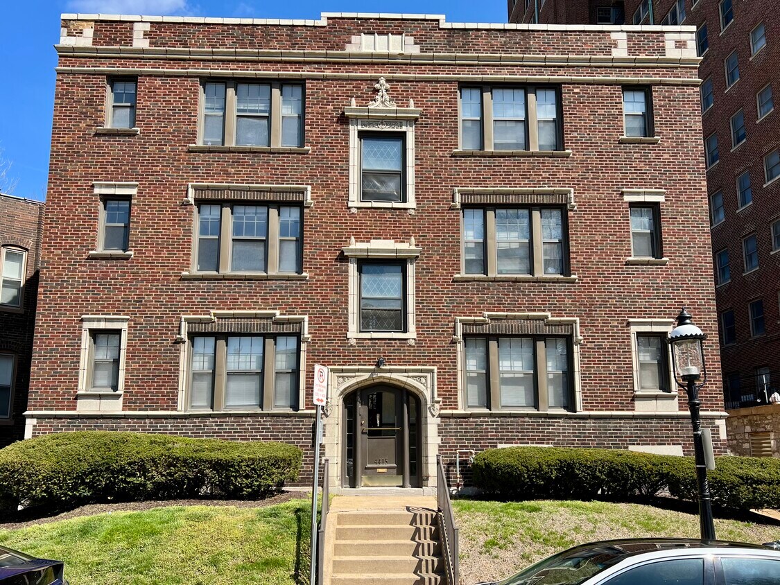 4415 Pershing Ave. Apartments in Saint Louis, MO