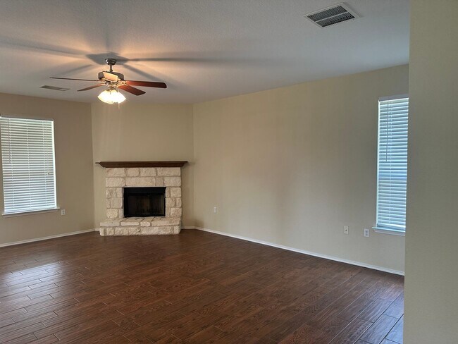 Foto del edificio - Modern 3/BR 2.5/BA Home with Stylish Kitch...