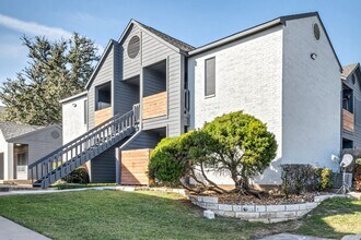 Building Photo - 1735 Rutland Dr