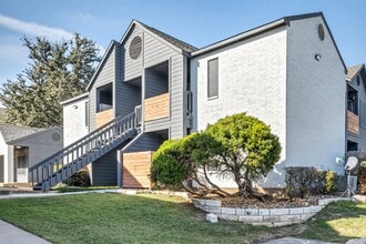 Building Photo - 1735 Rutland Dr