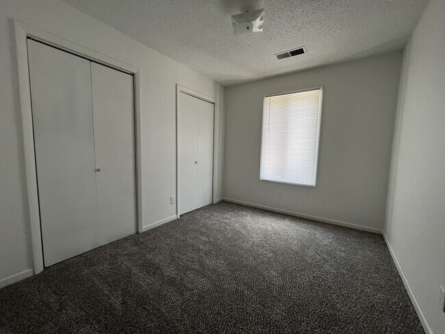 Foto del edificio - 619 Walnut Ave.